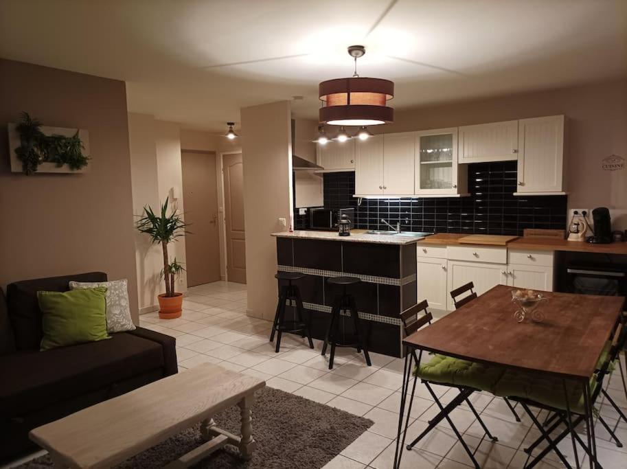 Ecully, Appartement Au Calme De 50M². Esterno foto